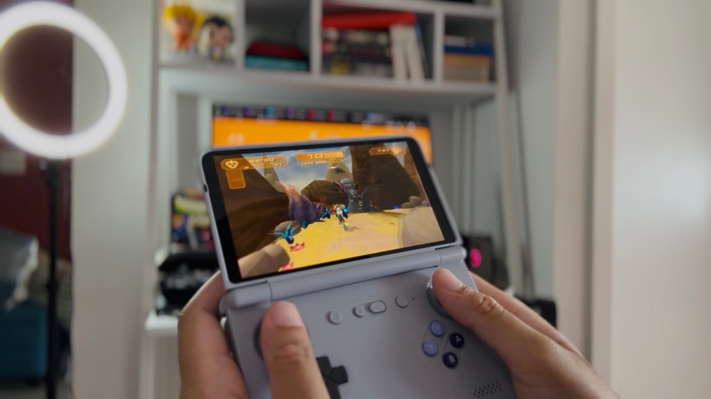 Ratchet & Clank: Up Your Arsenal on the Retroid Pocket Flip 2